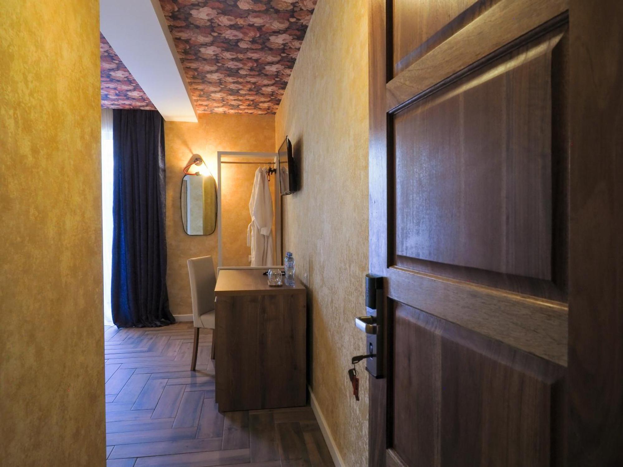 Hotel Hills In Old ティビリシ エクステリア 写真